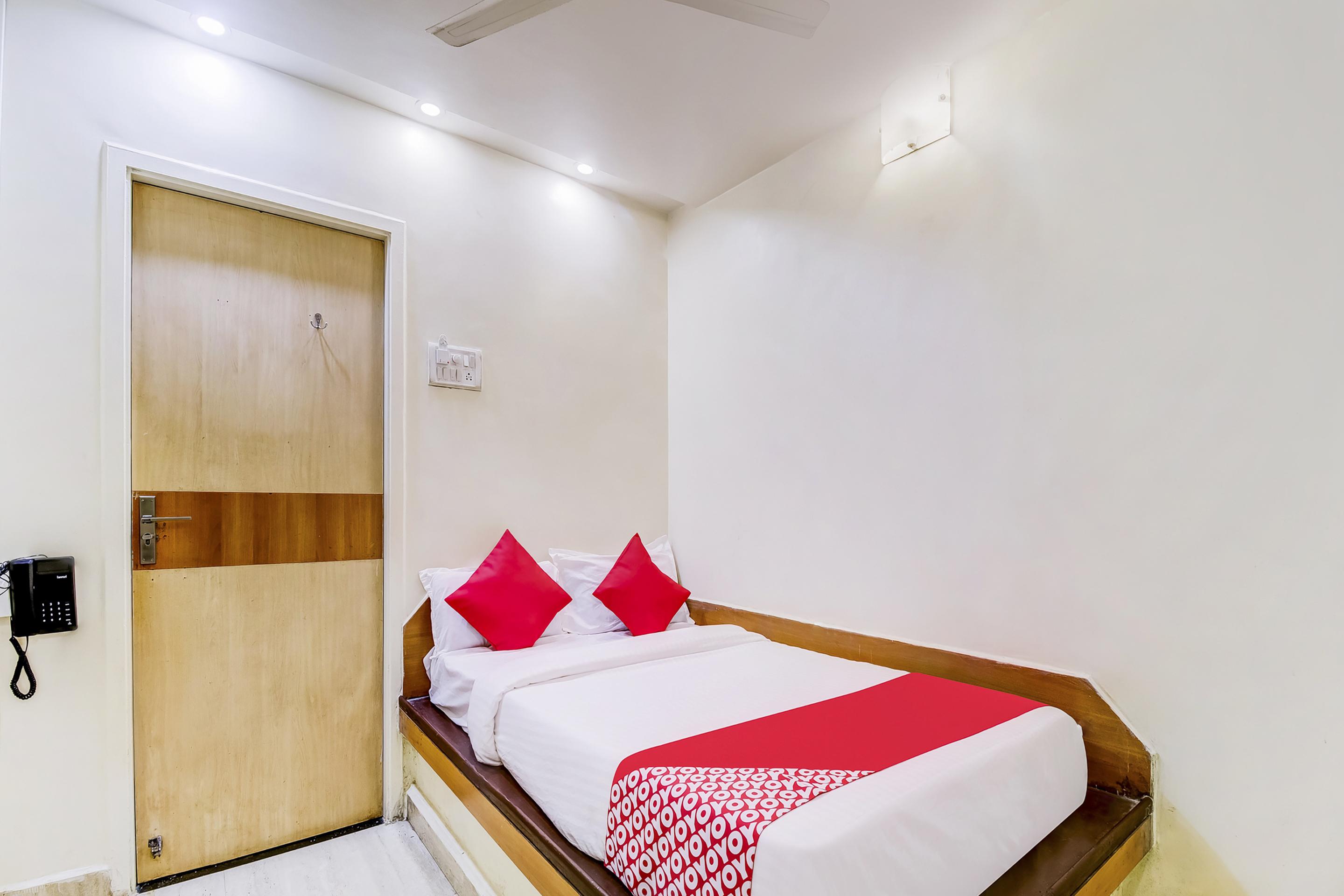 Super Oyo Hotel Dreamland ムンバイ エクステリア 写真