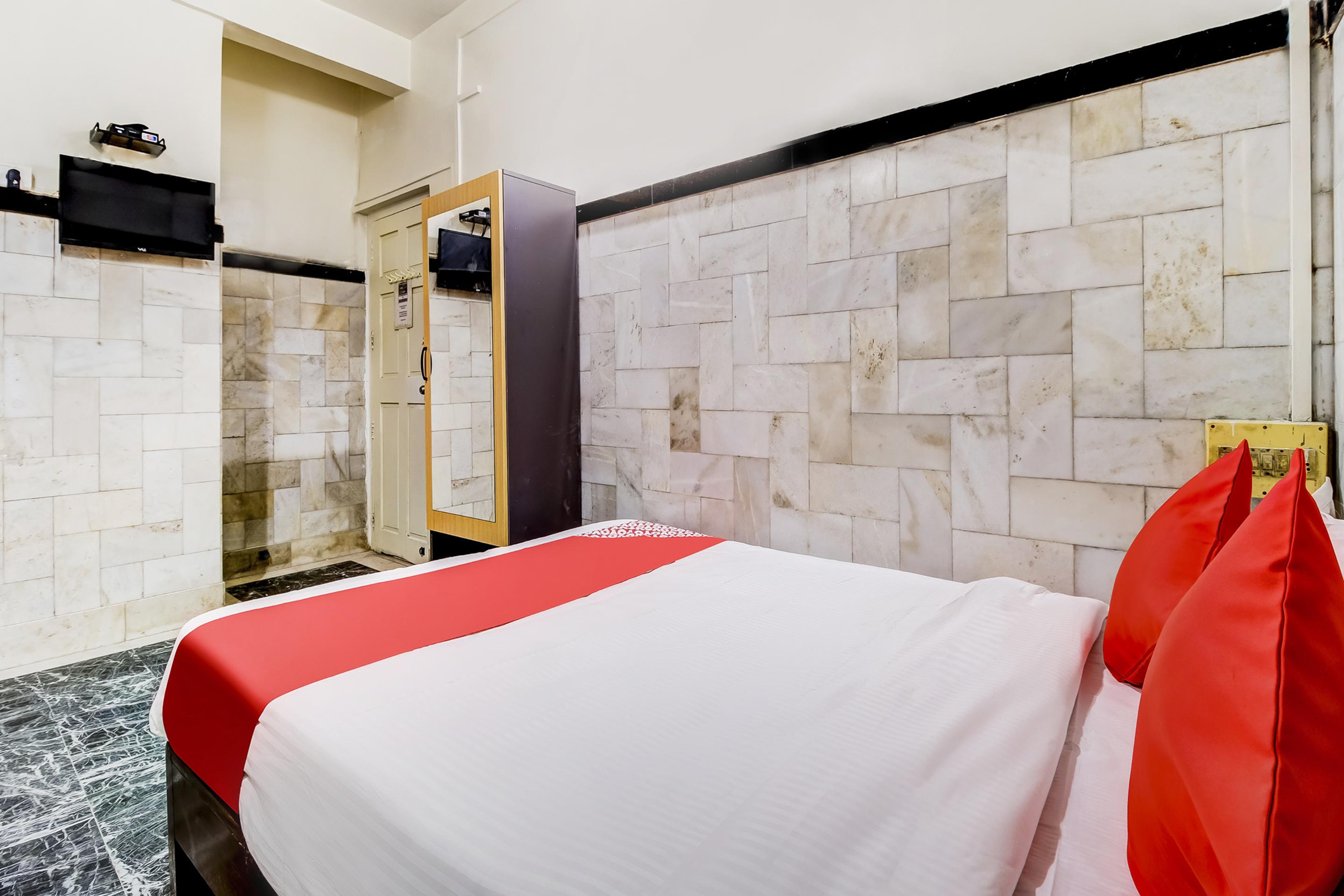 Super Oyo Hotel Dreamland ムンバイ エクステリア 写真