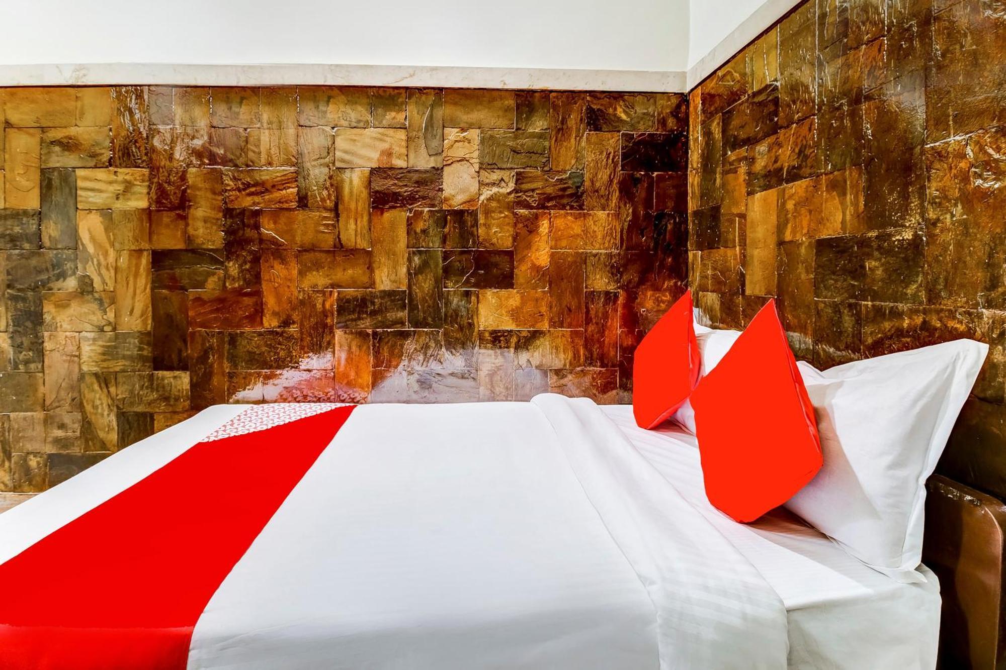 Super Oyo Hotel Dreamland ムンバイ エクステリア 写真
