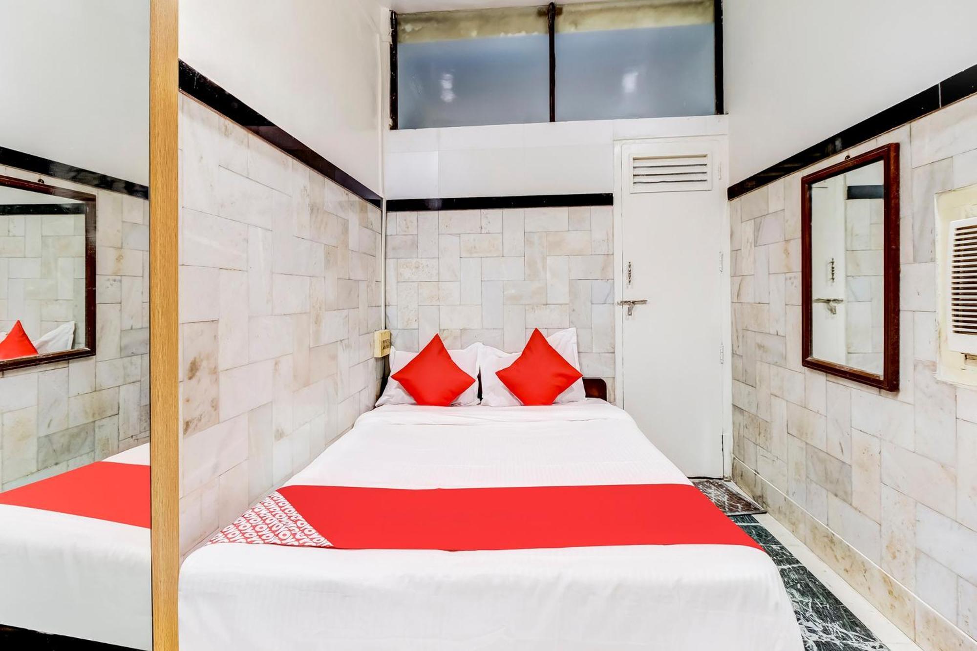 Super Oyo Hotel Dreamland ムンバイ エクステリア 写真