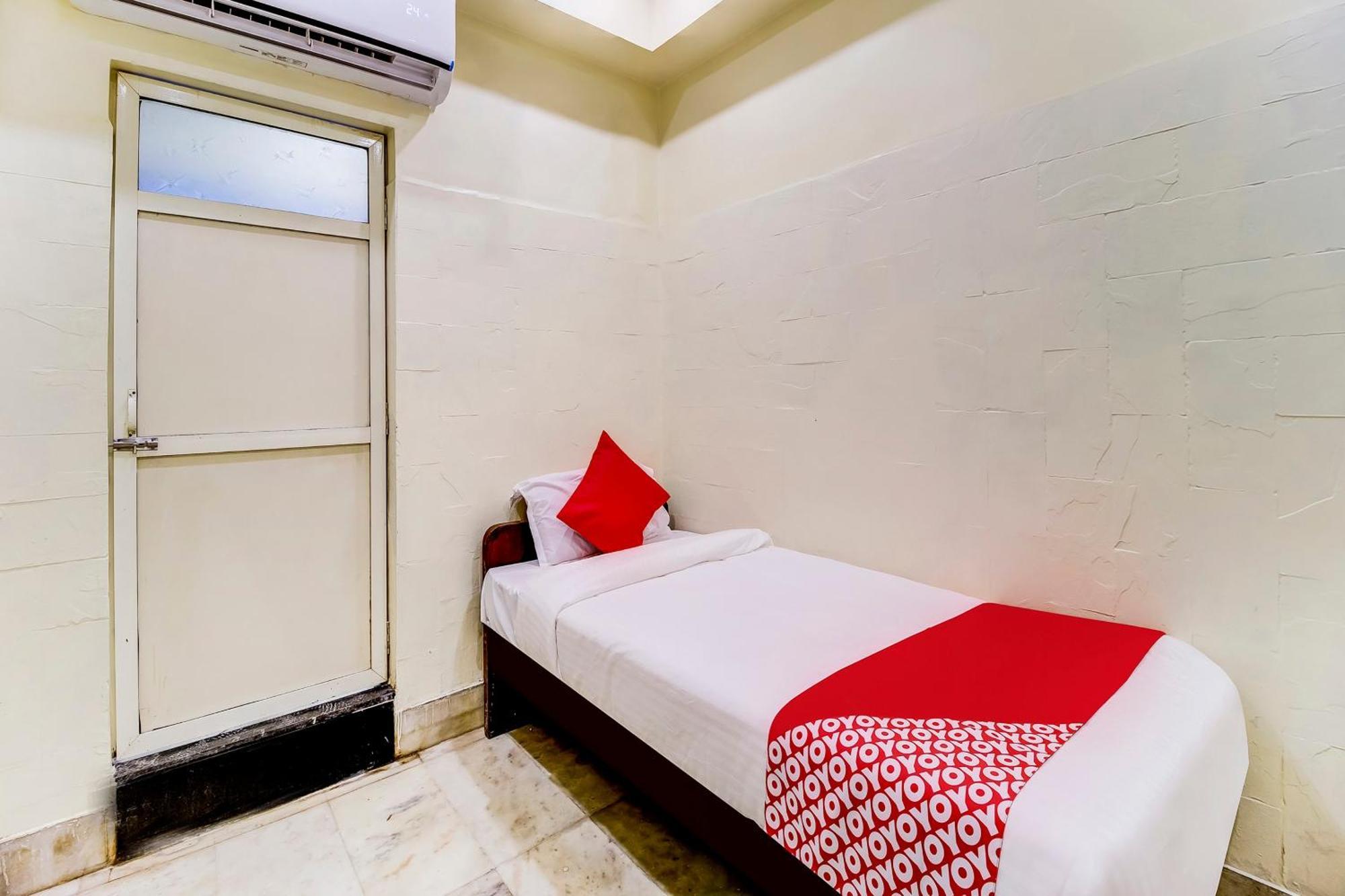 Super Oyo Hotel Dreamland ムンバイ エクステリア 写真