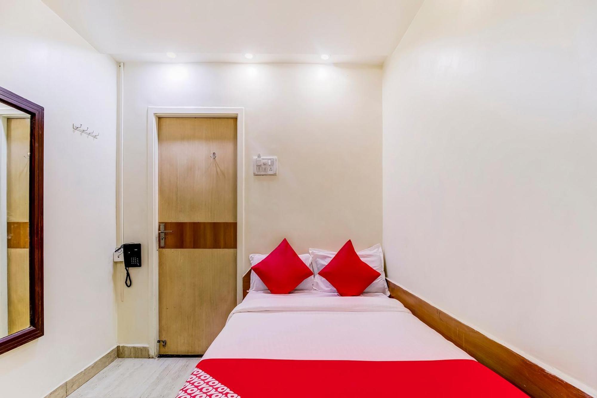 Super Oyo Hotel Dreamland ムンバイ エクステリア 写真