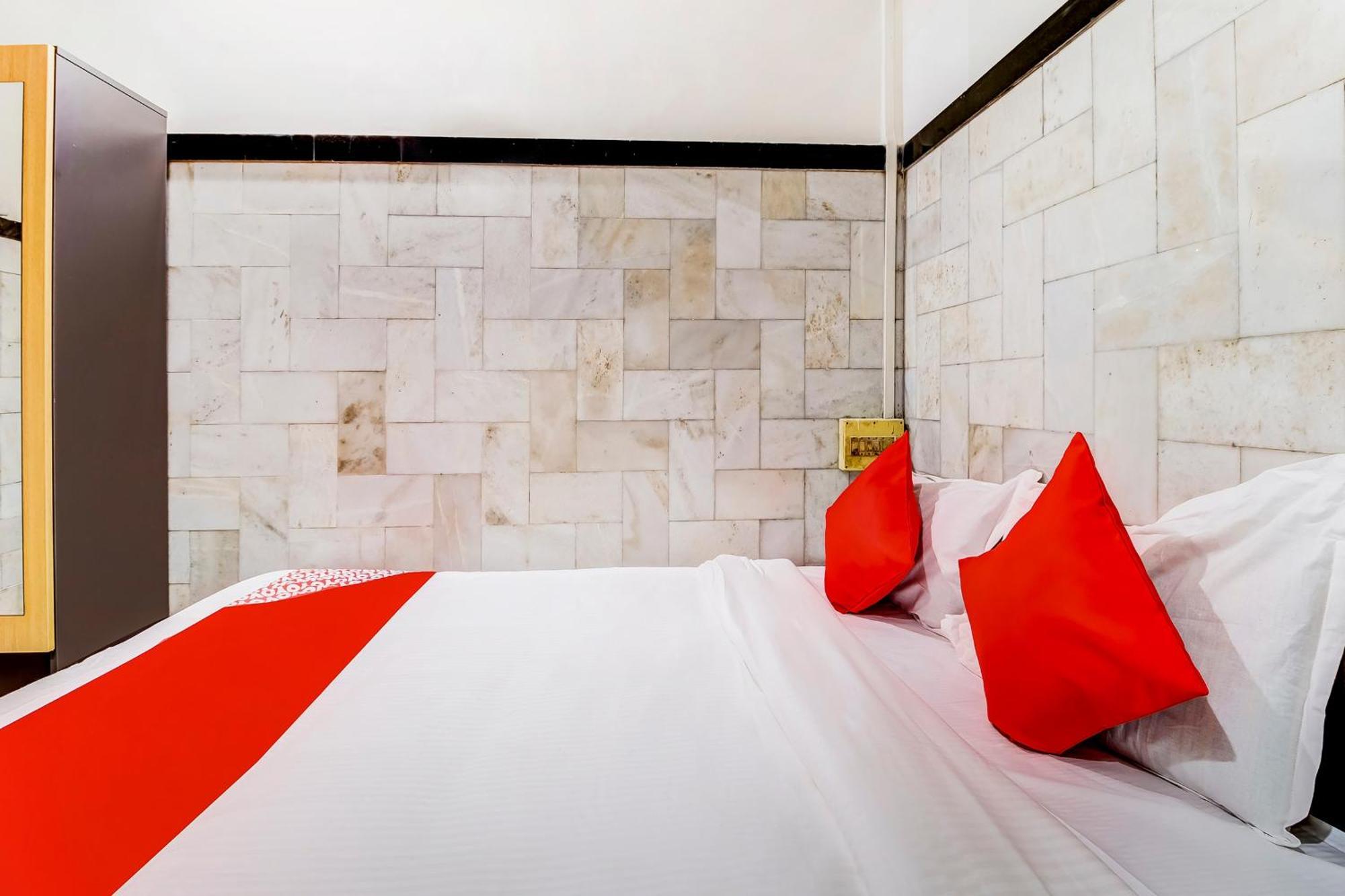 Super Oyo Hotel Dreamland ムンバイ エクステリア 写真