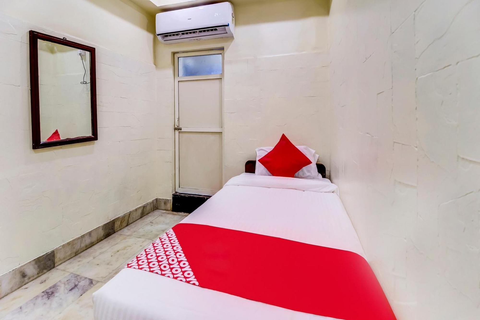 Super Oyo Hotel Dreamland ムンバイ エクステリア 写真