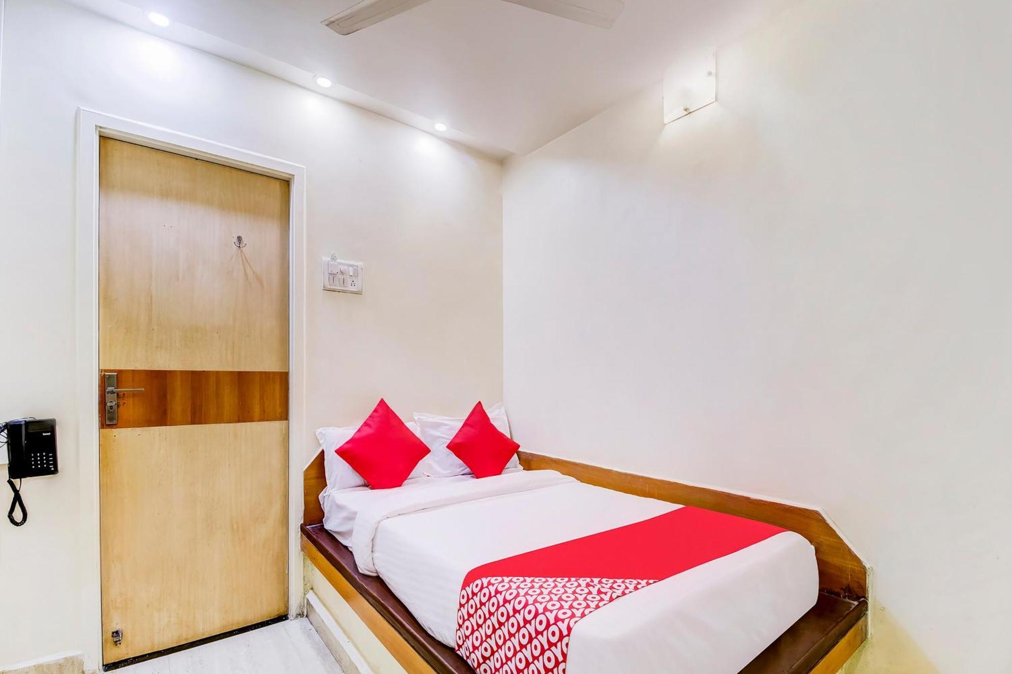 Super Oyo Hotel Dreamland ムンバイ エクステリア 写真